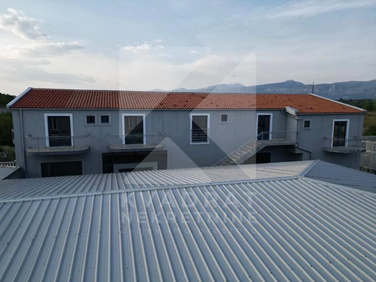 Prodaja, poslovni prostor, 1600m², Mareza, Podgorica